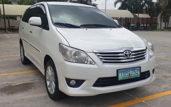 White Toyota Innova 2012 for sale in Pateros