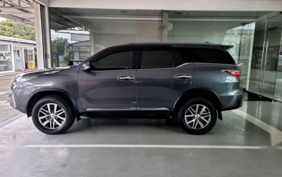 Silver Toyota Fortuner 2018 for sale in Las Piñas-3