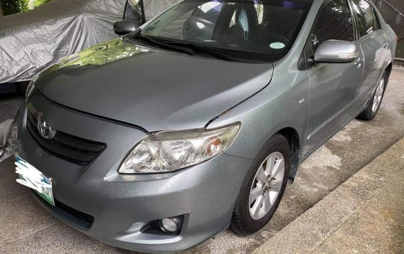 Selling Silver Toyota Corolla Altis 2010 in Pasig-1