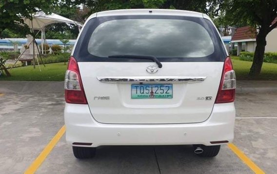 White Toyota Innova 2012 for sale in Pateros-8