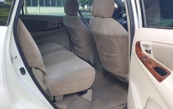 White Toyota Innova 2012 for sale in Pateros-1