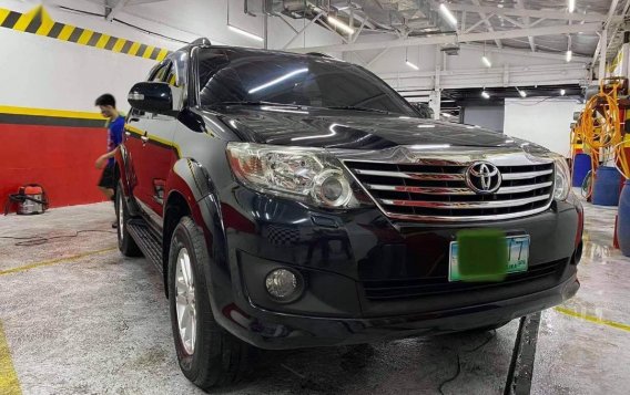 Black Toyota Fortuner 2012 for sale in Quezon-9