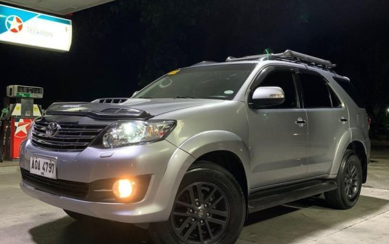 Selling Brightsilver Toyota Fortuner 2015 in Cainta