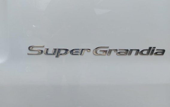 Selling White Toyota Hiace Super Grandia 2015 in Marikina-4