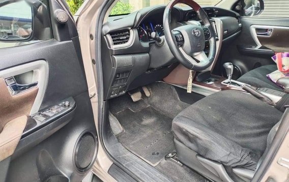 Selling Silver Toyota Fortuner 2019 in Manila-8