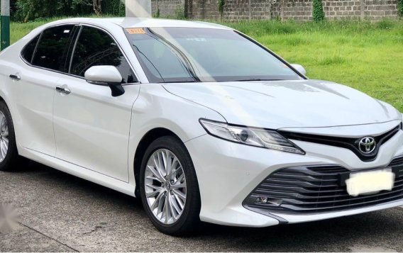 Selling Pearl White Toyota Camry 2019 in Parañaque
