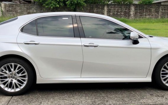 Selling Pearl White Toyota Camry 2019 in Parañaque-2