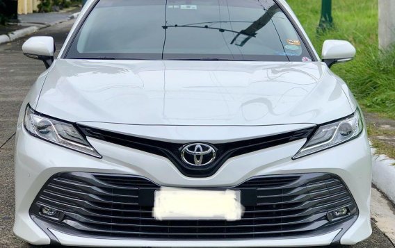 Selling Pearl White Toyota Camry 2019 in Parañaque-1