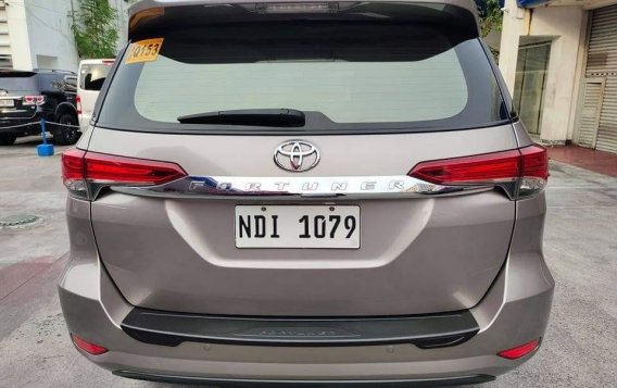 Selling Silver Toyota Fortuner 2019 in Manila-5
