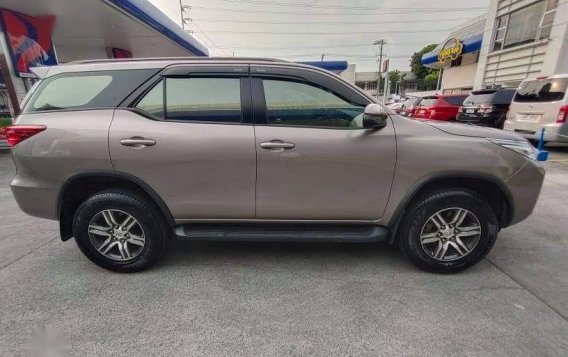 Selling Silver Toyota Fortuner 2019 in Manila-4
