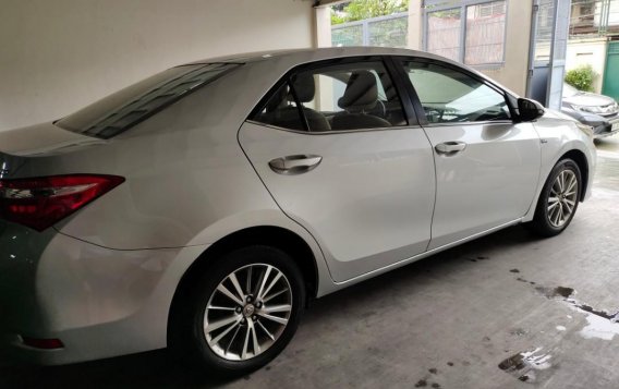 Brightsilver Toyota Altis 2015 for sale in Pasay-2