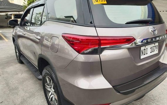 Selling Silver Toyota Fortuner 2019 in Manila-7