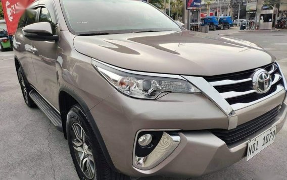Selling Silver Toyota Fortuner 2019 in Manila-3