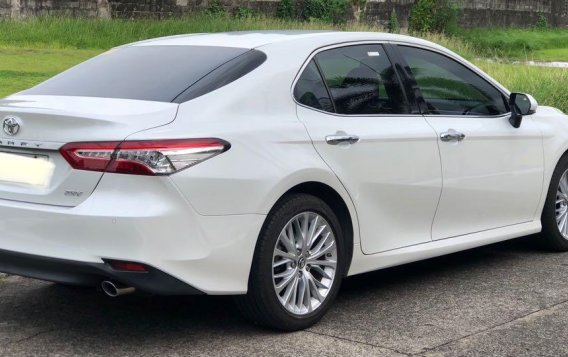 Selling Pearl White Toyota Camry 2019 in Parañaque-3