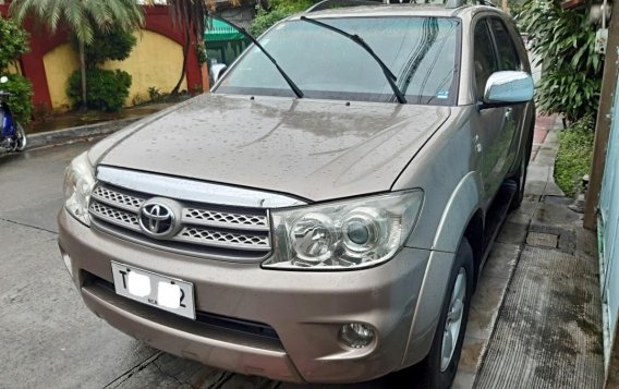 Brown Toyota Fortuner 2011 for sale in Quezon-1