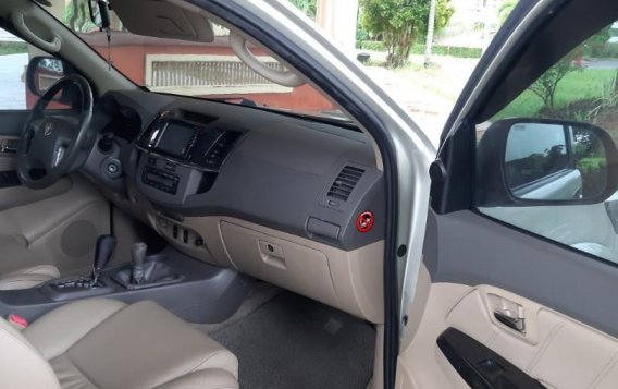 Pearl White Toyota Fortuner 2012 for sale in Muntinlupa-5