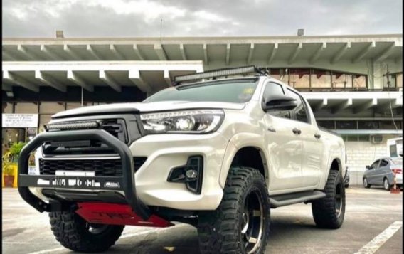 White Toyota Hilux 2018 for sale in Quezon
