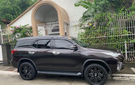 Selling Black Toyota Fortuner 2017 in Manila-4