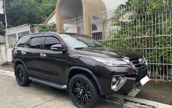 Selling Black Toyota Fortuner 2017 in Manila-3