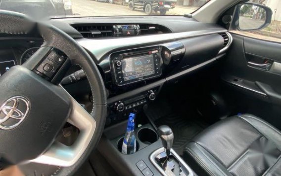 Brightsilver Toyota Hilux 2019 for sale in San Fernando-9