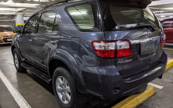 Selling Silver Toyota Fortuner 2011 in Parañaque-8