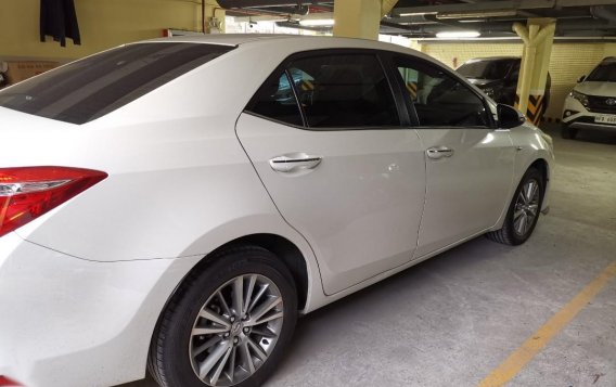 Selling Pearl White Toyota Corolla Altis 2015 in Makati-6