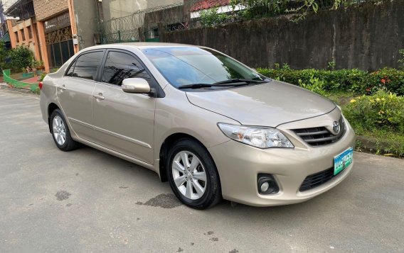 Selling Brightsilver 2013 Toyota Altis in Quezon