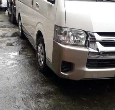 Selling White Toyota Hiace 2017 in Quezon-6