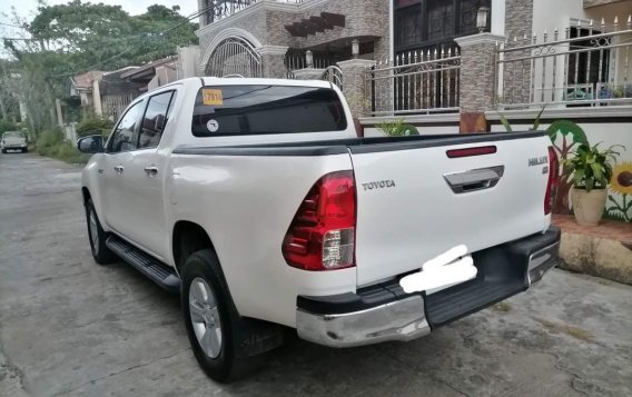 Selling White Toyota Hilux 2017 in Batangas-2
