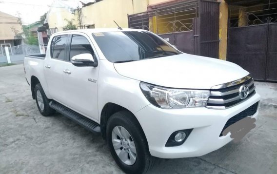 Selling White Toyota Hilux 2017 in Batangas