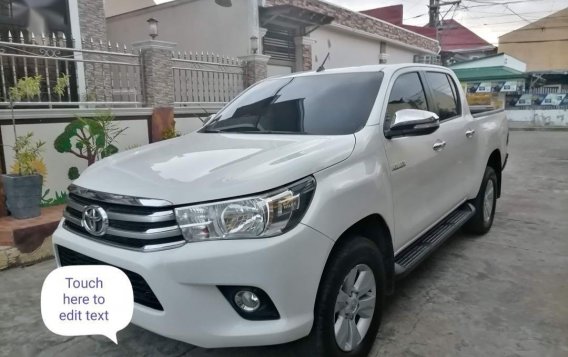 Selling White Toyota Hilux 2017 in Batangas-1