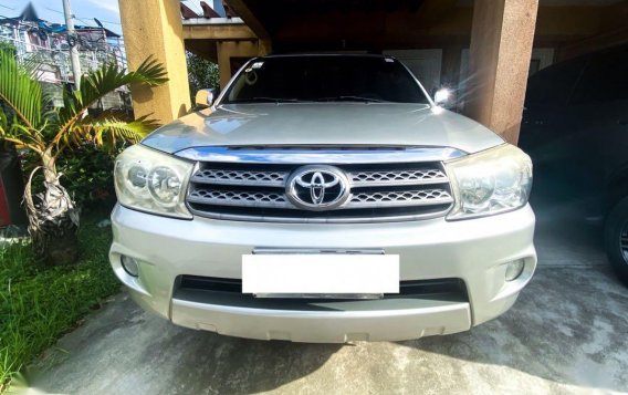 Selling Pearl White Toyota Fortuner 2009 in Manila