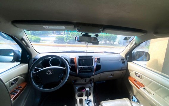 Selling Pearl White Toyota Fortuner 2009 in Manila-3