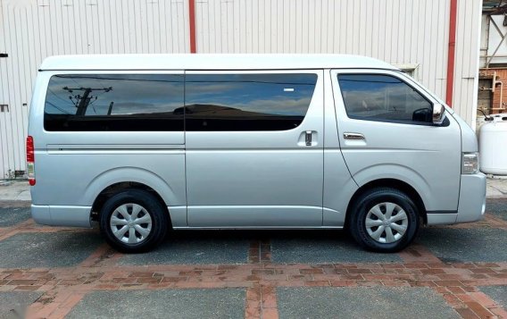 Selling Brightsilver Toyota Hiace 2018 in Cainta-2