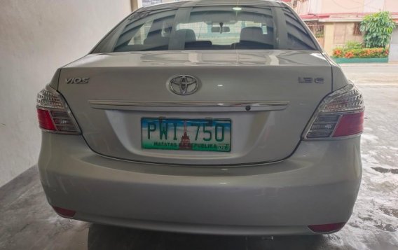 Selling Pearl White Toyota Vios 2010 in Pasay-1