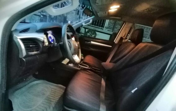 Selling White Toyota Hilux 2017 in Batangas-3