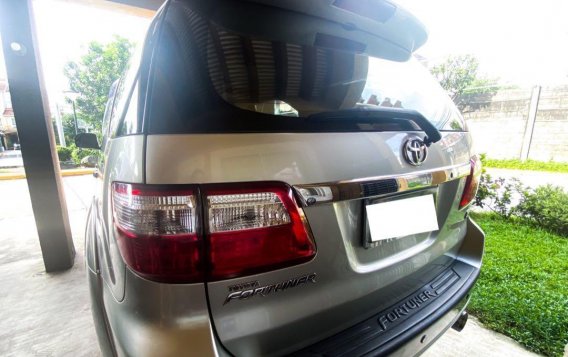 Selling Pearl White Toyota Fortuner 2009 in Manila-1