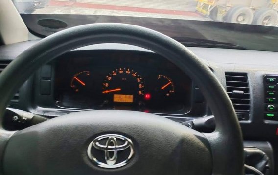 Sell White 2019 Toyota Hiace in Manila-9