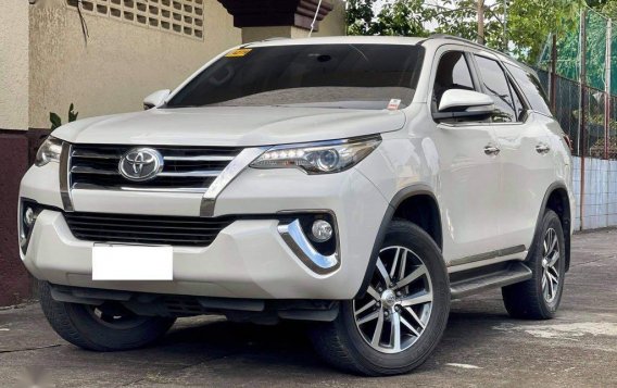 Pearl White Toyota Fortuner 2017 for sale in Makati-2