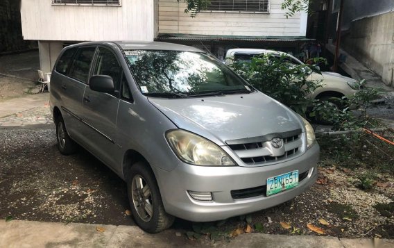 Selling Brightsilver Toyota Innova 2005 in San Juan-1