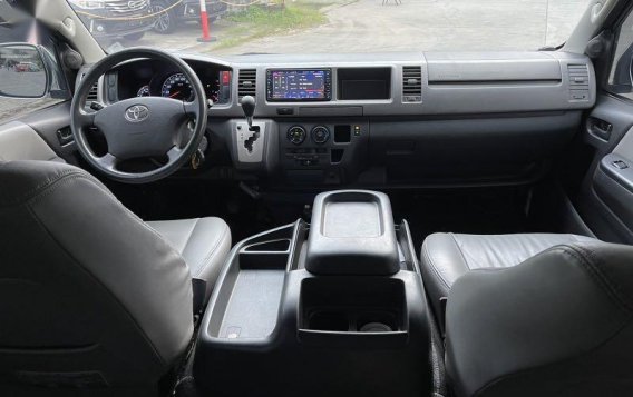 Pearl White Toyota Hiace Super Grandia 2011 for sale in Pasig-7