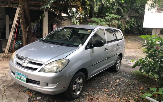 Selling Brightsilver Toyota Innova 2005 in San Juan