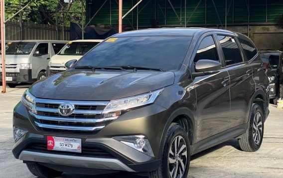 Selling Silver Toyota Rush 2021 in Makati-1