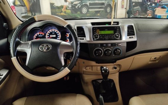 Selling Black Toyota Hilux 2014 in San Fernando-5
