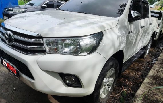 Selling White Toyota Hilux 2020 in Quezon