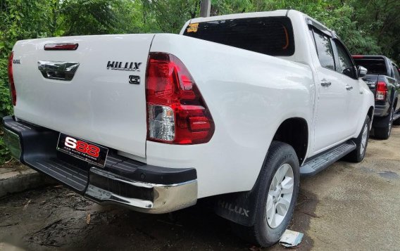 Selling White Toyota Hilux 2020 in Quezon-1