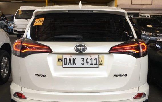 Selling Pearl White Toyota RAV4 2018 in Pasig-3