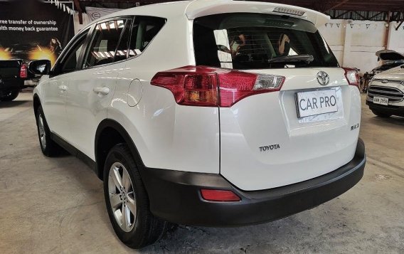 Selling White Toyota RAV4 2015 in San Fernando-2