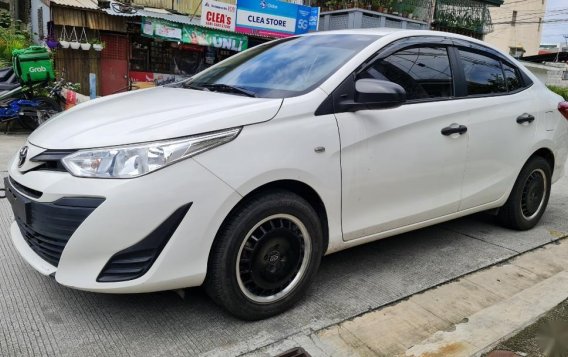 Selling Pearl White Toyota Vios 2019 in Quezon-1