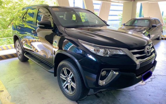 Selling Black Toyota Fortuner 2017 in Makati